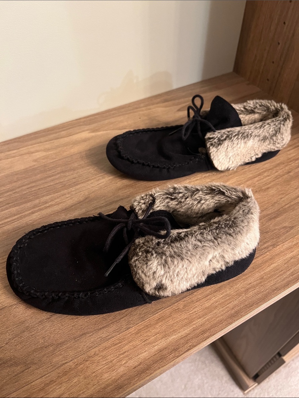 Simply Vera Vera Wang Black Moccasin Slippers with Grey Faux-Fur Collar - Picture 5 of 7